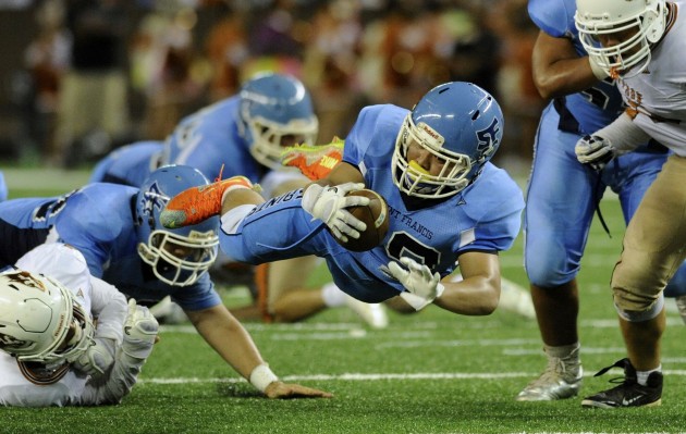 St. Francis’ Tyson Shimabukuro dove for yardage in the second quarter against Pac-Five. Photo by Bruce Asato/Star-Advertiser.