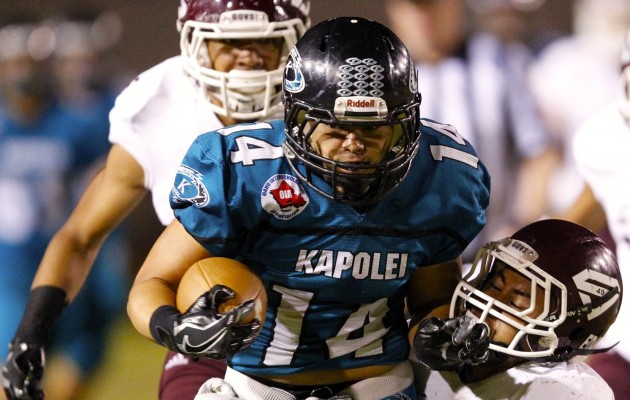 Kapolei's Jaymin Sarono caught a pass against Farrington in the Hurricanes' 28-7 win. Photo by Jamm Aquino/Star-Advertiser.