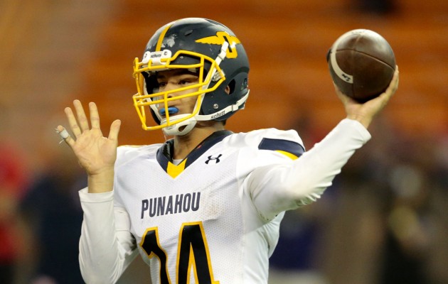 Punahou quarterback Nick Kapule finishes the ILH season leading the league in passing. Photo by Jamm Aquino/Star-Advertiser.