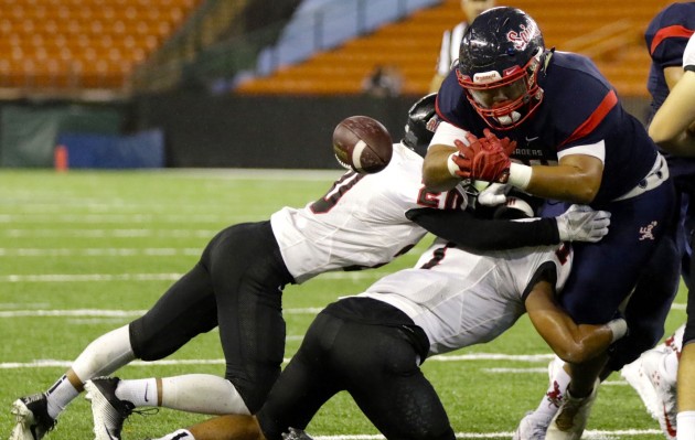 'Iolani's defense forced a fumble near the goal line in the first meeting between the two teams earlier this month. Photo by Jamm Aquino/Star-Advertiser.