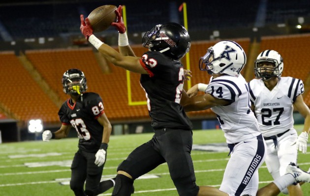 'Iolani's Justin Genovia is one of three players this season averaging more than 100 receiving yards s game. Photo by Jamm Aquino/Star-Advertiser.