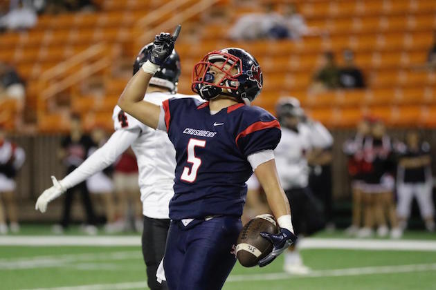 Leelan Oasay celebrated his TD catch on the Crusaders' first drive against 'Iolani. Jamm Aquino/Star-Advertiser.