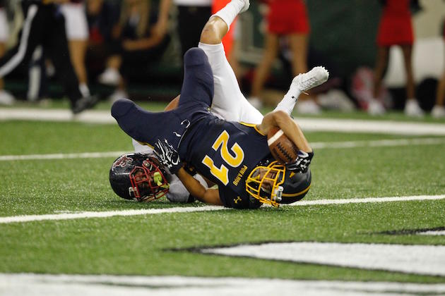 Punahou WR Ethan Takeyama stretches for the first TD of the game. Jamm Aquino/Star-Advertiser.
