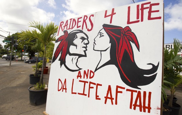 The North Shore will probably be a ghost town tonight when Kahuku plays Saint Louis. Cindy Ellen Russell / Honolulu Star-Advertiser.