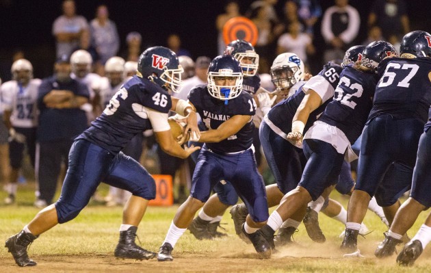 Waianae quarterback Jaren Ulu hands the ball off to running back Dylan Keliikoa during the first round of the OIA Division I playoff game against Kailua on Friday night. 2016 OCTOBER 7 SPT - HSA photo by Cindy Ellen Russell crussell@staradvertiser.com