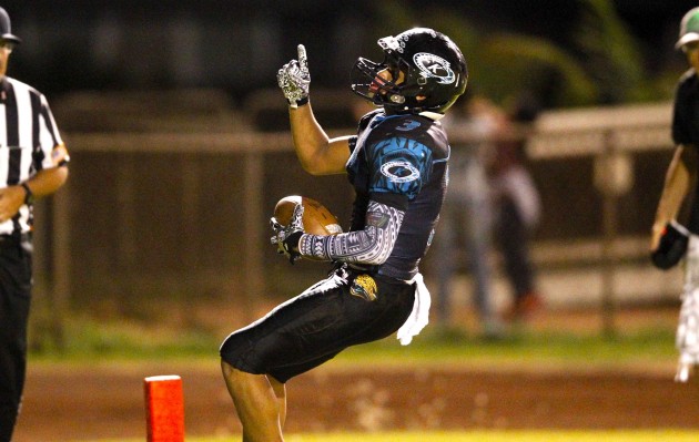 Kapolei's Wyatt Perez has given the Hurricanes another valuable weapon at receiver. Photo by Jamm Aquino/Star-Advertiser.