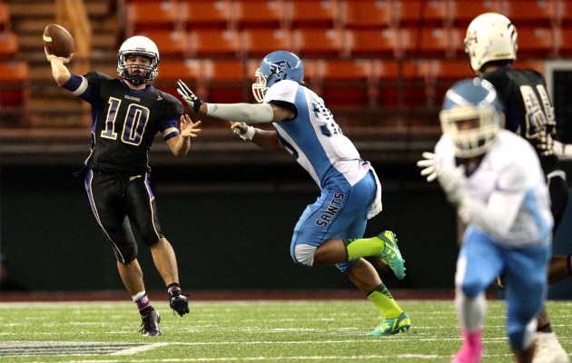 St. Francis defensive lineman Tevita Otuvaka pressured Damien quarterback Marcus Faufata-Pedrina on Friday night. Photo by Jamm Aquino/Star-Advertiser.