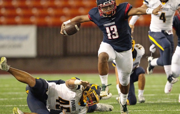 Saint Louis quarterback Tua Tagovailoa danced his way past a diving Punahou tackler in the ILH title game on Oct. 21. Photo by Jamm Aquino/Star-Advertiser.