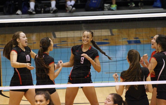Sparked by freshman Elena Oglivie (9), the ‘Iolani Raiders won their first state title since 2001, when Ann Kang was the coach and current Kamehameha boss Chris Blake was an assistant. Cindy Ellen Russell / Star-Advertiser