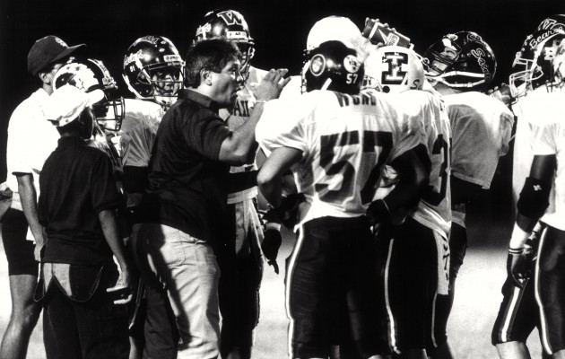 Cal Lee talked with his All-Star defense in 1991, the same year Wendell Look took over at Iolani. Bruce Asato / Star-Advertiser