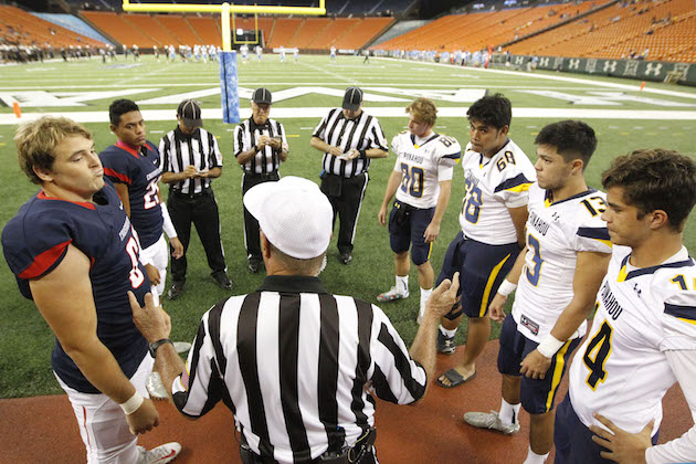 Punahou and Saint Louis met during warmups for the pregame coin toss prior to the ILH D-I title game. Photo by Jamm Aquino/Star-Advertiser.