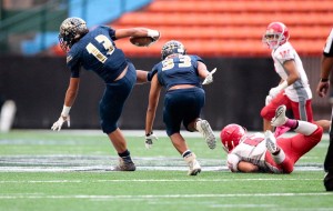 Isaac Yamashita catches a pass and is off to the races for a 71-yard TD reception. Photo by Jamm Aquino/Star-Advertiser.