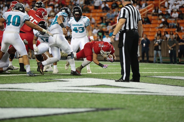 Kahuku running back Elvis Vakapuna falls into the end zone for the first score of the game. Photo by Jamm Aquino/Star-Advertiser.