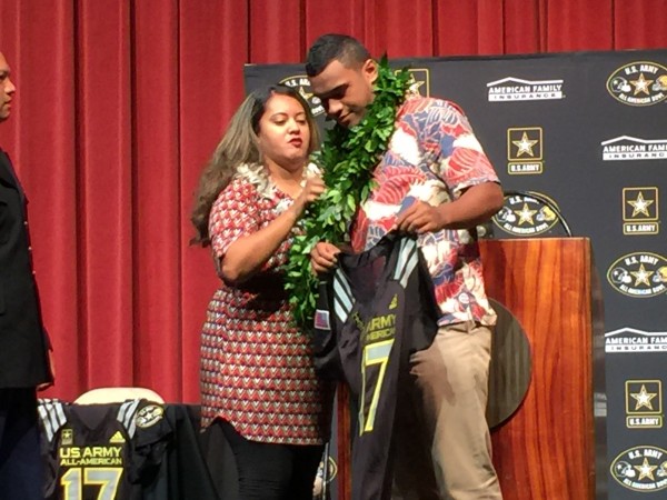 Diane Tagovailoa places a lei on son Tua. 