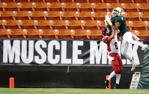 Kapaa's Gabe Keener made a catch in the second half during the Warriors' 21-14 loss to Lahainaluna in the Division II state championship game. Later, Keener scored Kapaa's second TD. Jamm Aquino / Honolulu Star-Advertiser.