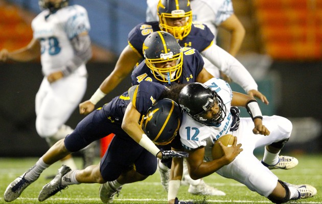 Punahou's Marist Liufau (7) and Kennedy Freeman bring down Kapolei QB Taulia Tagovailoa in the first half. Photo by Jamm Aquino/Star-Advertiser.