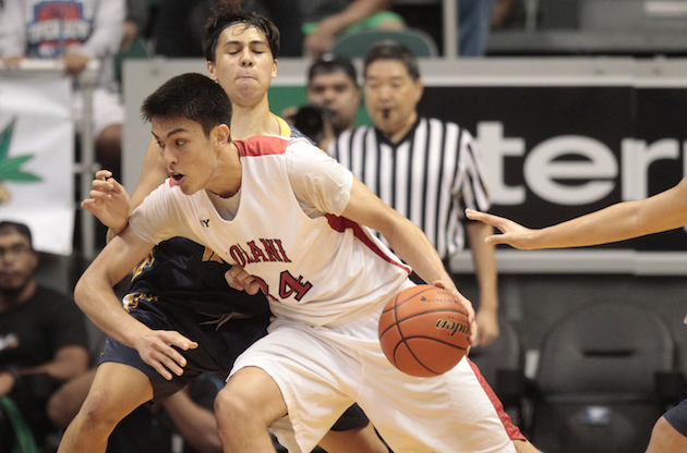 'Iolani's Hugh Hogland battled Punahou's Akahi Troske in the post of an All-ILH state final in 2016, won by the Raiders. Photo by Jamm Aquino/Star-Advertiser.
