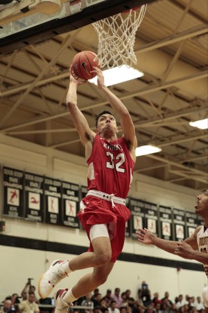 Samuta Avea took it to Mount Vernon (N.Y.) at the ‘Iolani Prep Classic, upsetting the Knights 60-54. Jamm Aquino / Star-Advertiser (Dec. 17, 2016)