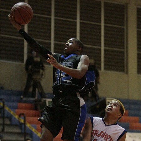 Moanalua’s Marcus Keene elevated over Kalaheo’s Kevin Leong during his lone season in a Na Menehune uniform. Photo by Jamm Aquino. 