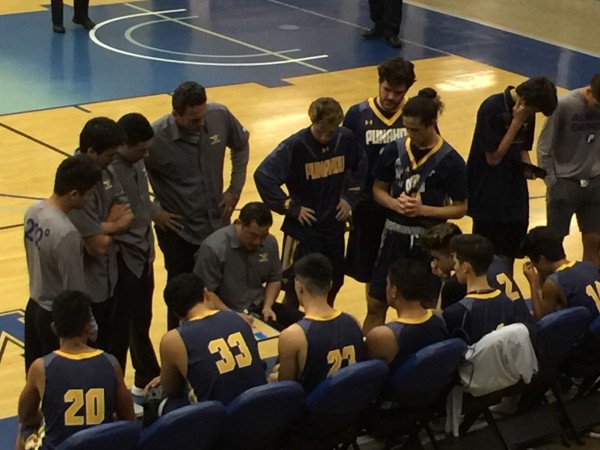 Punahou coach Darren Matsuda with his team during a time out at the OIA-ILH Challenge. Saturday, Dec. 10, 2016
