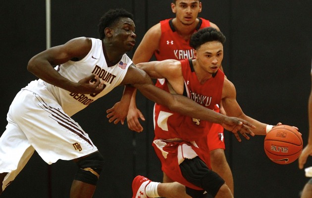 Kahuku guard Jessiya Villa kept the ball away from Mount Vernon (N.Y.) center Gregory Calixte at the ‘Iolani Prep Classic. Photo by Jamm Aquino / Star-Advertiser.