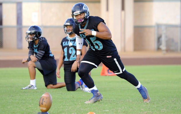 Kapolei's Omar Mareko is the 34th player from Hawaii named to the inaugural Polynesian Bowl. Photo by Bruce Asato/Star-Advertiser.