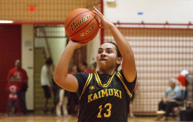 Kaimuki’s Sonia Palik took aim at the basket during the first half of Wednesday’s game against Kahuku. Jan. 11, 2017. Cindy Ellen Russell crussell@staradvertiser.com