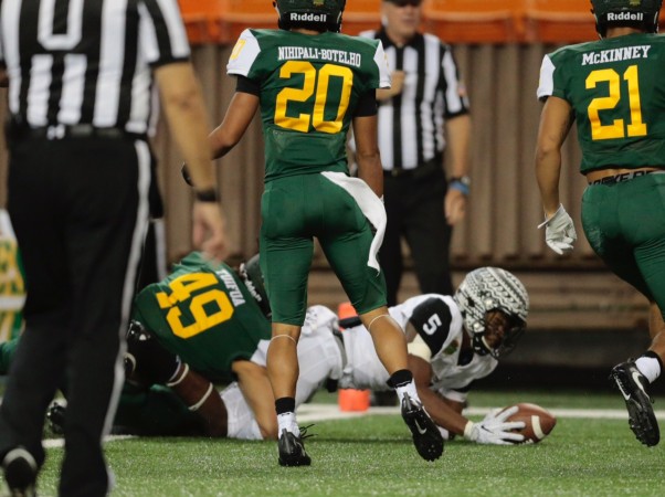 Team Stanley's Conor Wedington fell into the end zone to complete a 7-yard touchdown run for the only score of the first half in the Polynesian Bowl. Photo by Jamm Aquino/Star-Advertiser.