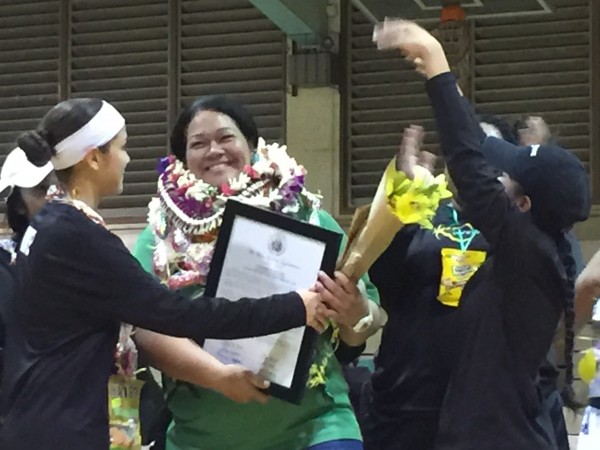 The Kaimuki Bulldogs celebrate after coach Mona Fa‘asoa is presented with certificates of recognition from Gov. David Ige and the State Legislature. Paul Honda/Star-Advertiser