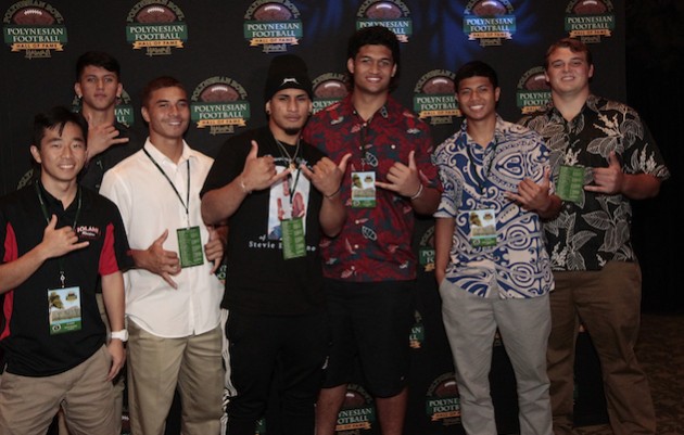 Offensive players with Hawaii ties on Team Mariota posed for a photo at the draft party Monday. Photo by Jamm Aquino/Star-Advertiser.