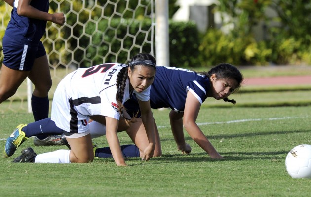 'Iolani's Kylee Kim-Bustillos, left, and Moanalua's Kimi Casupang looked for the ball after bumping into each other in the opening round of the Snapple/HHSAA Girls Soccer State Championships. Photo by Bruce Asato/Star-Advertiser.