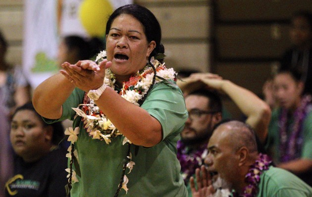 Kaimuki head coach Mona Fa'asoa led her team to the OIA Division I title game this season.  Photo by Cindy Ellen Russell/Star-Advertiser.