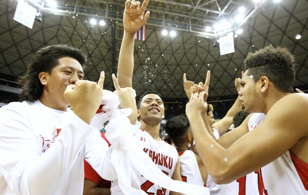 The Kahuku Red Raiders celebrated their 70-55 win over the Punahou Buffanblu in the HHSAA boys basketball state championship game. Cindy Ellen Russell crussell@staradvertiser.com.