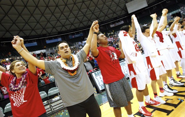 Kahuku celebrated its 70-55 win over Punahou to win the Division I state boys basketball title. Photo by Cindy Ellen Russell/Star-Advertiser. (Feb. 16, 2017)