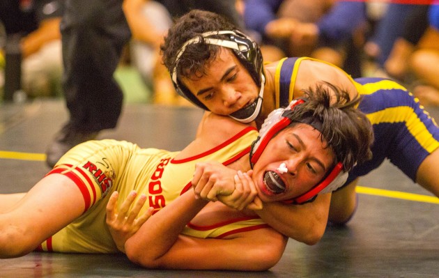 Waipahu's Hunter Nagatani beat Triston Baron of Roosevelt at the OIA championships. Dennis Oda / Star-Advertiser