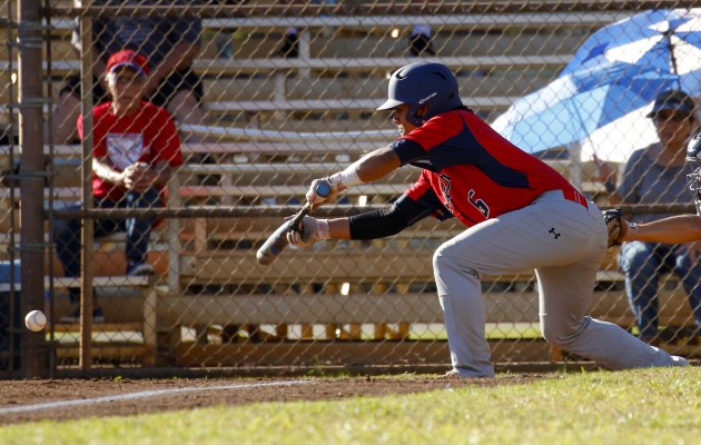 Saint Louis' Kai Perreira-Alquiza attempted a bunt in a game against Kamehameha last Saturday. Photo by Cindy Ellen Russell/Star-Advertiser.