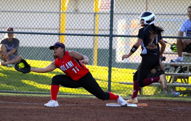 Maryknoll runner Kamalei Labasan beat the throw hauled in by 'Iolani's Aleia Agbayani at first base during the sixth inning on Wednesday. Photo by Cindy Ellen Russell/Star-Advertiser.