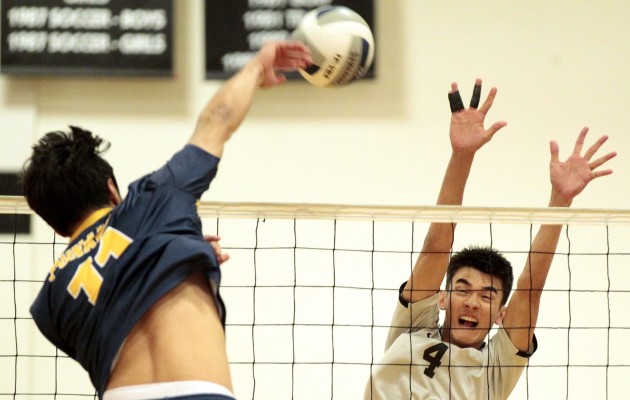 Punahou's Kanai Akana attempted a kill against 'Iolani's Ethan Wescoatt during a match last month. Photo by Jamm Aquino/Star-Advertiser.