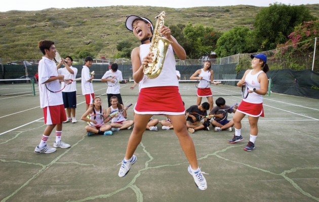 Dale Emoto is one of 11 musically-inclined players on the Kalani boys and girls tennis teams. Photo by Cindy Ellen Russell/Star-Advertiser.