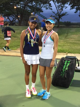 Katreina Corpuz of Punahou (left) defeated Taylor Lau of St. Francis for the ILH girls individual championship on Wednesday at Patsy Mink Central Oahu Regional Park. (Apr. 19, 2017) Paul Honda/Star-Advertiser