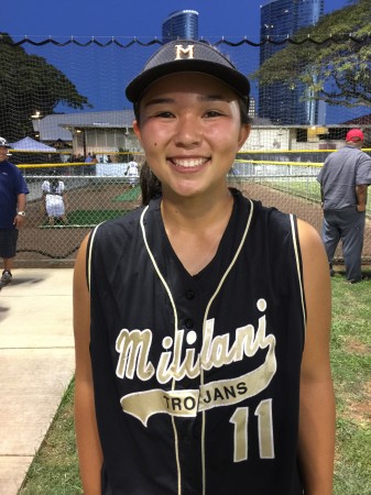 Sophomore Katie Carlos was ready when her number was called in the seventh inning against Campbell. (Apr. 24, 2017) Paul Honda/Star-Advertiser