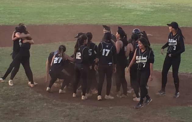 The Mililani Trojans celebrated after Shannon Pascua-Stanton's game-winning single gave them an 8-7 win over Leilehua on Thursday. Photo by Paul Honda/Star-Advertiser.