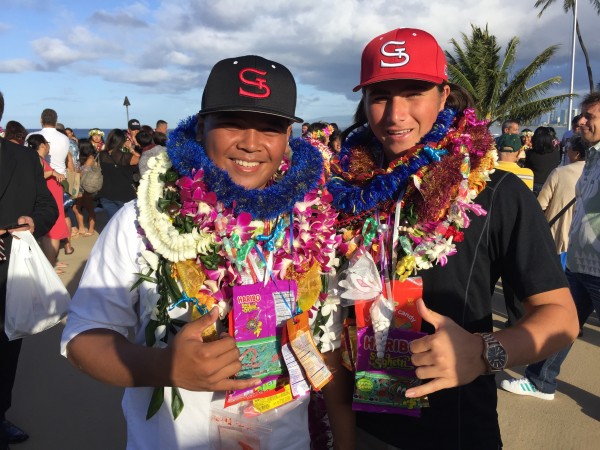 Maryknoll baseball teammates Chayson Dulatre and Matthew Dunaway will pair up as catcher and pitcher at St. Martin's (Wash.). (Apr. 12, 2017) Paul Honda/Star-Advertiser