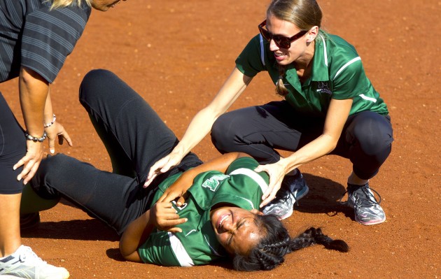 Mid-Pacific pitcher Lea Hanawahine was in pain after a sharp comebacker from Maryknoll. // Photo by Dennis Oda, Star-Advertiser.