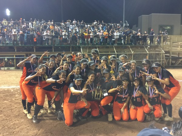 The Campbell Sabers celebrated their third softball state championship in a row on Saturday. (May 5, 2017) Paul Honda/Star-Advertiser