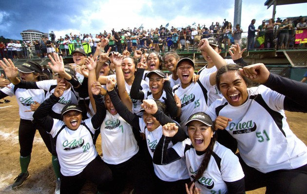 Aiea celebrated the program's first state championship after holding off Saint Francis 4-3 on Saturday at Rainbow Wahine Softball Stadium. Photo by Dennis Oda/Star-Advertiser 